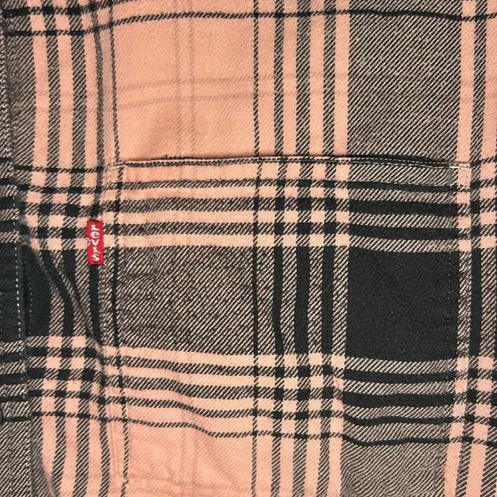 Levi's Maple Cotton Plaid Utility Shirt, Sz M, Pink, Navy Blue Cropped Flannel - Picture 5 of 7